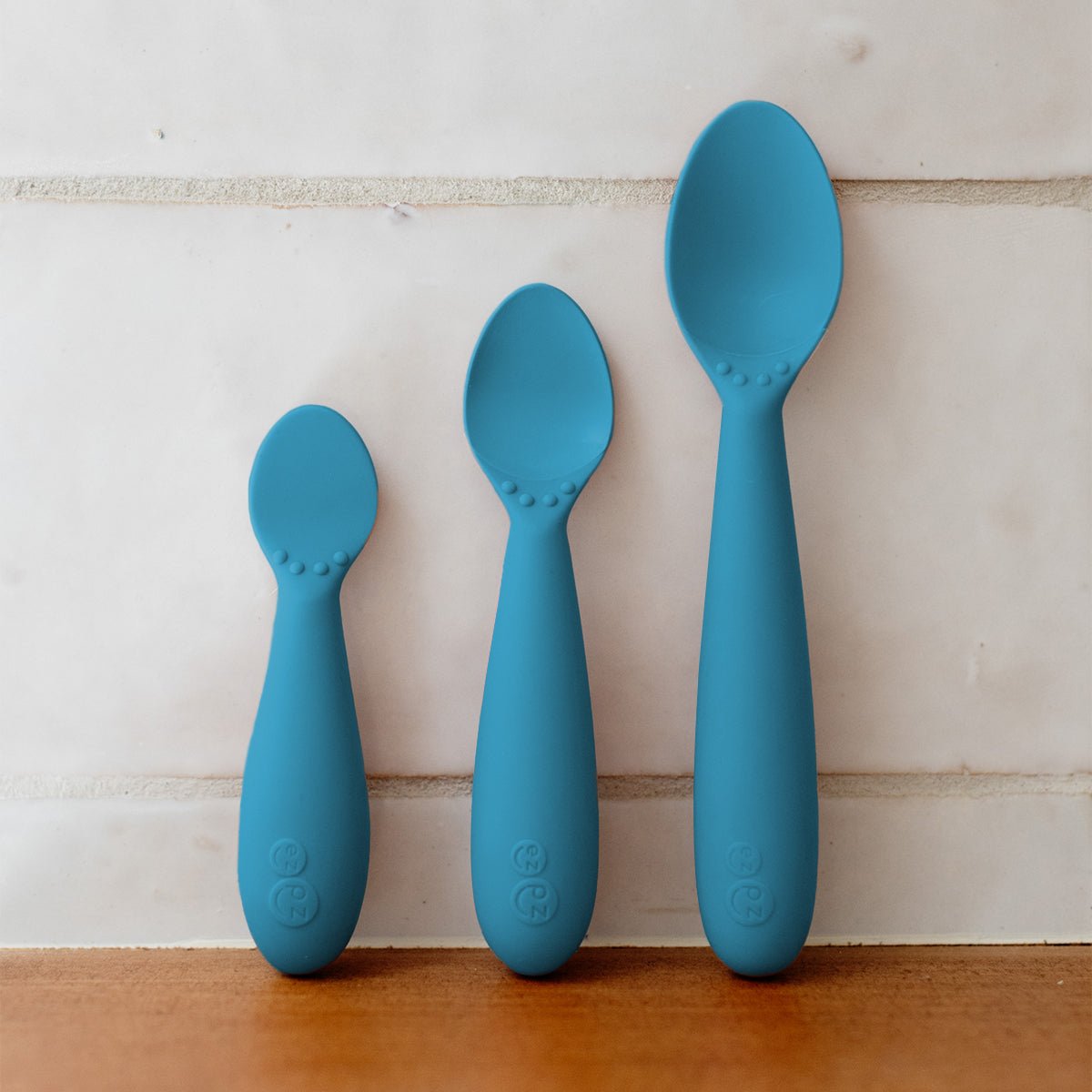 ezpz Developmental Utensil Set in Blue Hip Mommies