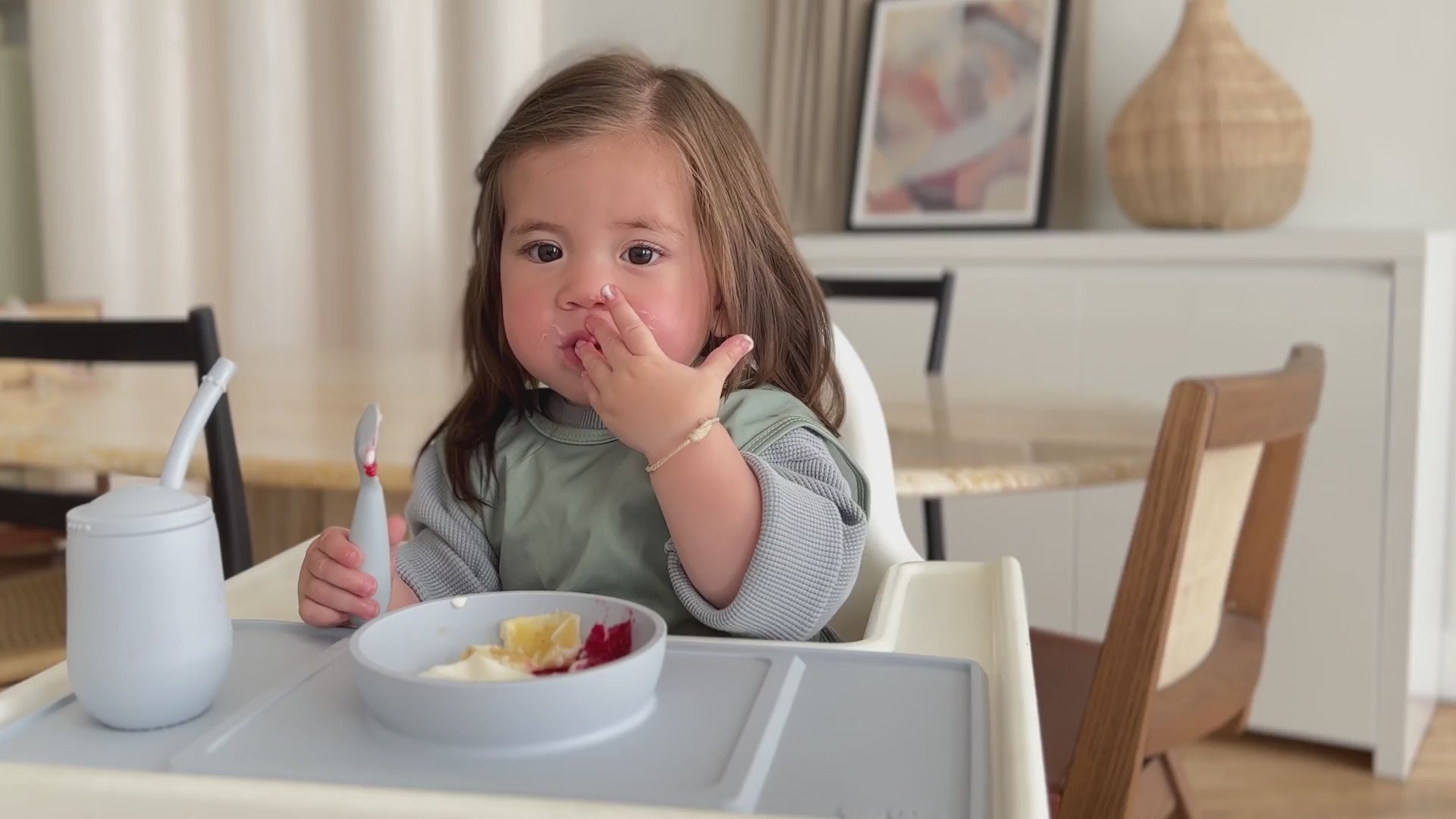 Load video: How the ezpz Mini Bowl Helps Your Baby Eat Independently