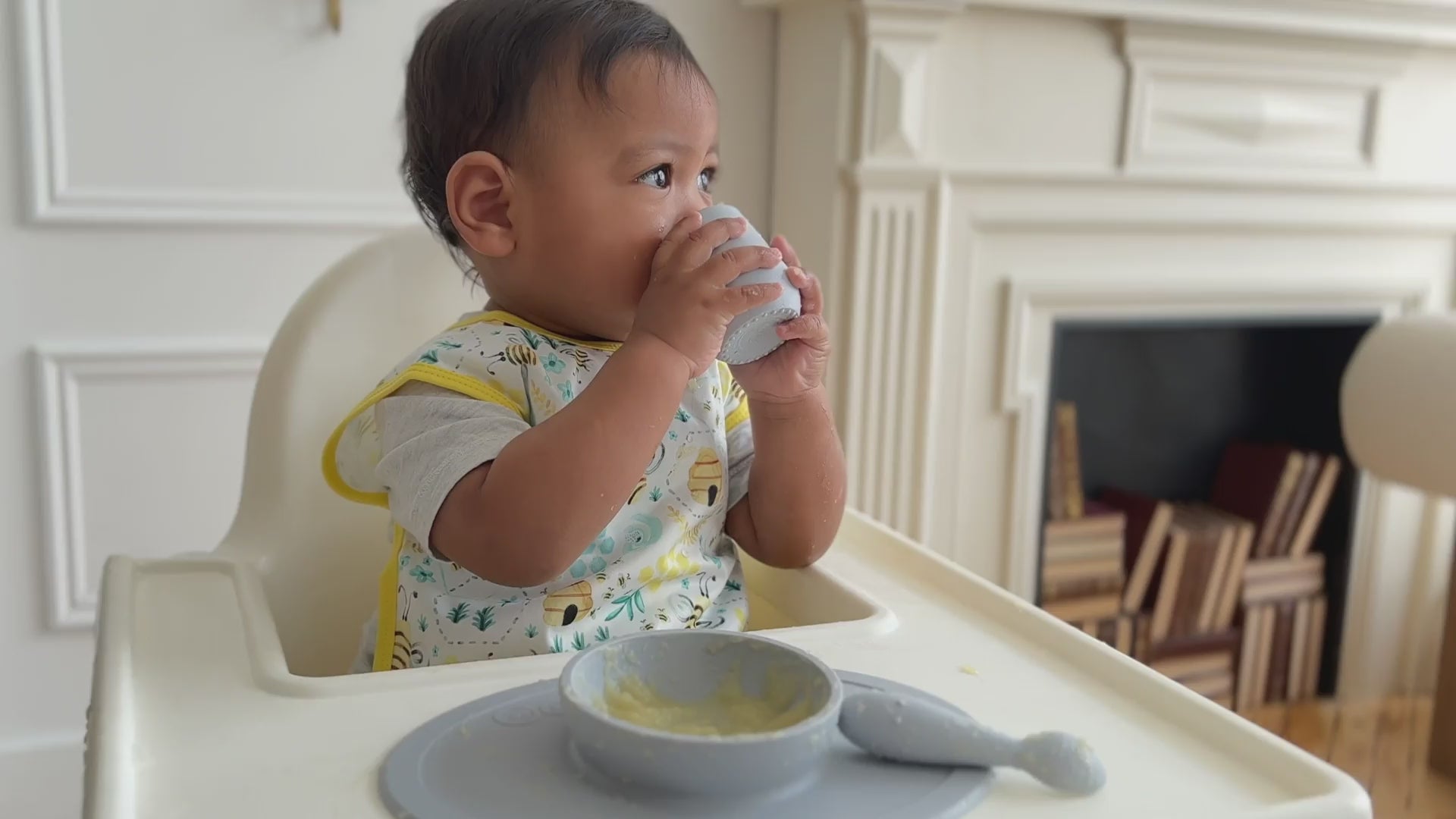 Load video: How the ezpz First Foods Set Supports Your Baby at Mealtime