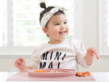 minimalist parent basics, toddler and ezpz Happy Mat blush